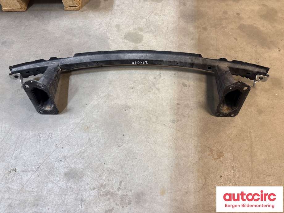 Støtfangerforsterkning foran til BMW 1-Serie 2004-2011 (E81/E82/E87/E88) (E81/E82/E87/E88) (BMW|51 11 7 058 450|)