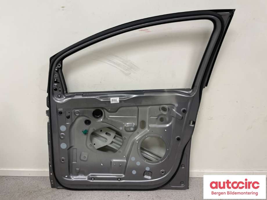 Dør høyre foran til VW Golf, Plus/Cross 2009-2013 (Fase 2)  (VOLKSWAGEN|5M0 831 302 P|)