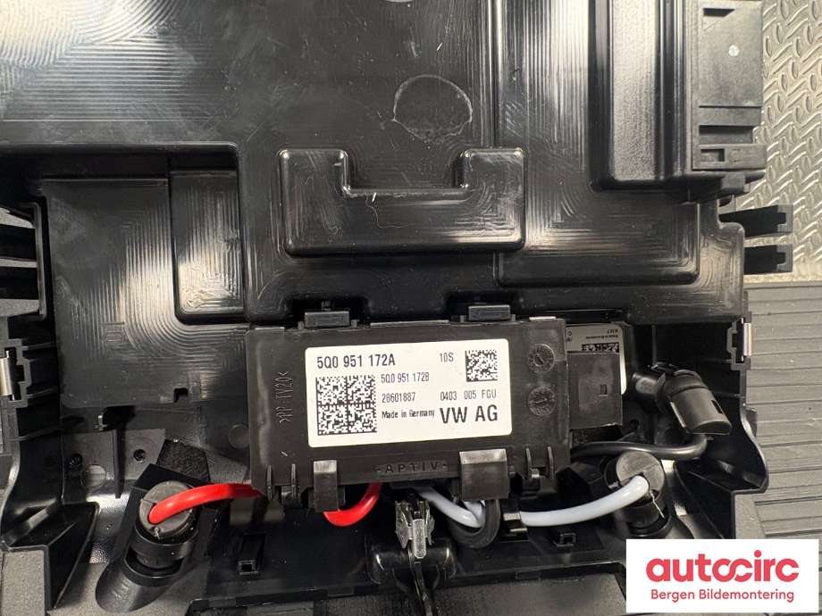 Tak konsoll til VW ID.4 2020-->>  (VOLKSWAGEN|5Q0 951 172 A|)
