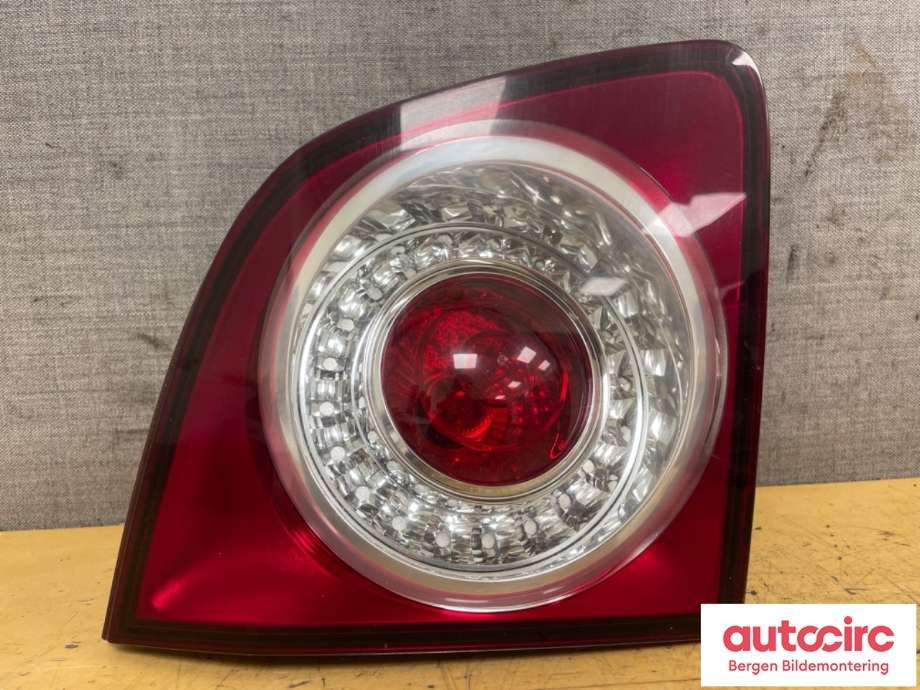 Baklykt venstre indre til VW Golf, Plus/Cross 2009-2013 (Fase 2) (VOLKSWAGEN|5M0 945 093 M|)