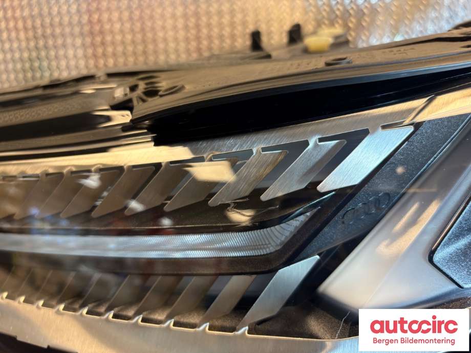 Frontlykt venstre halogen til Audi Q4 e-tron 2021-->>  (AUDI|89A 941 035 M|89A 941 035 F|)