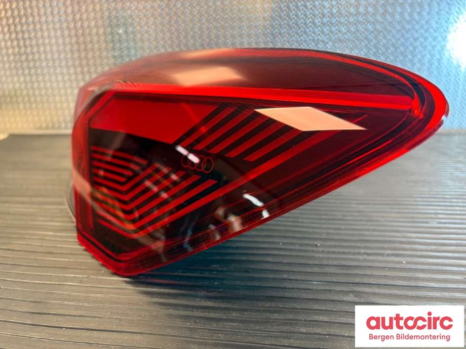 Baklykt høyre til Audi Q4 e-tron 2021-->>  (AUDI|89A 945 092|)