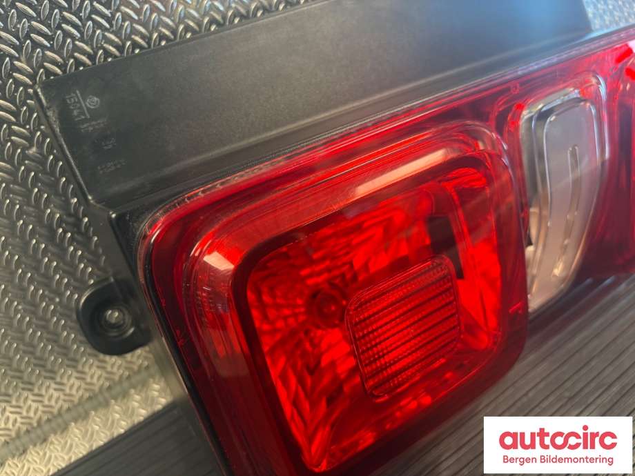 Baklykt høyre til Peugeot Expert 2016-->> (Type III) (PEUGEOT|98 082 430 80|)