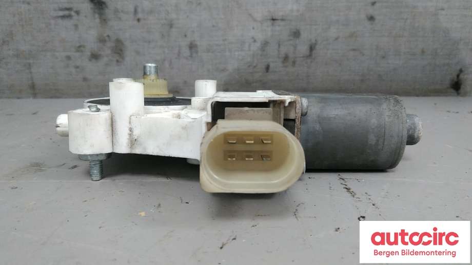 Ruteheis til BMW 3-Serie 2005-2011 (E90/E91/E92/E93) (E90/E91/E92/E93) (BMW|67 62 6 927 027||0 130 822 226)