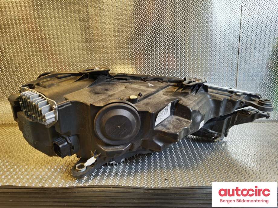 Frontlykt venstre halogen til Audi A1 2018-->> (Type II)  (AUDI|82A 941 773|)