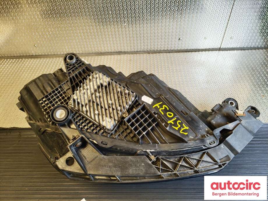 Frontlykt venstre halogen til Audi A1 2018-->> (Type II)  (AUDI|82A 941 773|)
