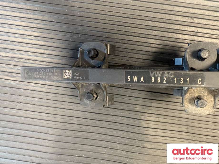 Antenne forsterker til Audi Q4 e-tron 2021-->>  (AUDI|5WA 962 131 C|)