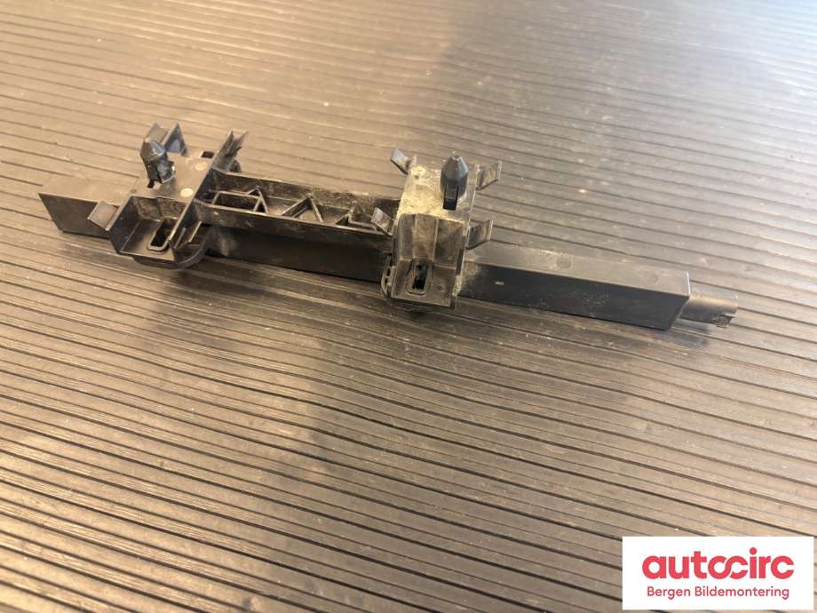 Antenne forsterker til Audi Q4 e-tron 2021-->>  (AUDI|5WA 962 131 C|)