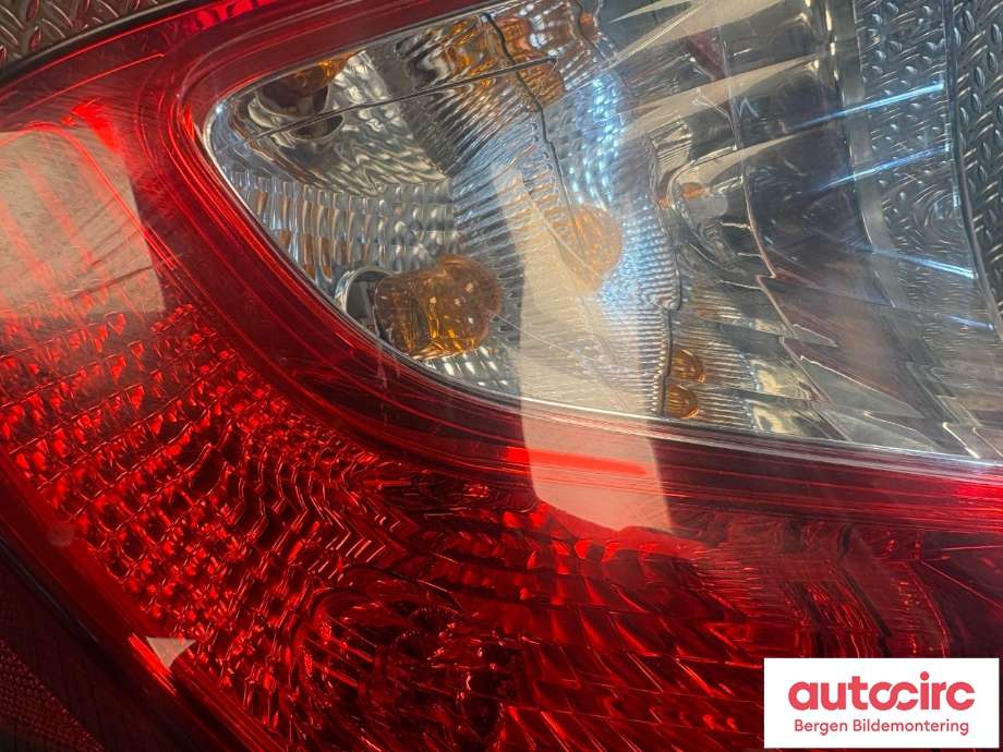 Baklykt venstre til Toyota C-HR 2016-->>  (TOYOTA|81561F4010|)