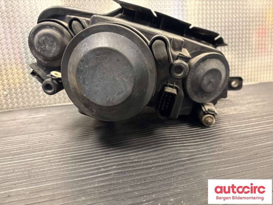 Frontlykt venstre halogen til VW Passat 2005-2010 (B6) (B6) (Volkswagen|3C0 941 005 AA|)