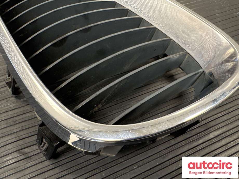 Grill venstre til BMW 5-Serie 2003-2010 (E60/E61) (E60/E61) (BMW|51 13 7 027 061|)