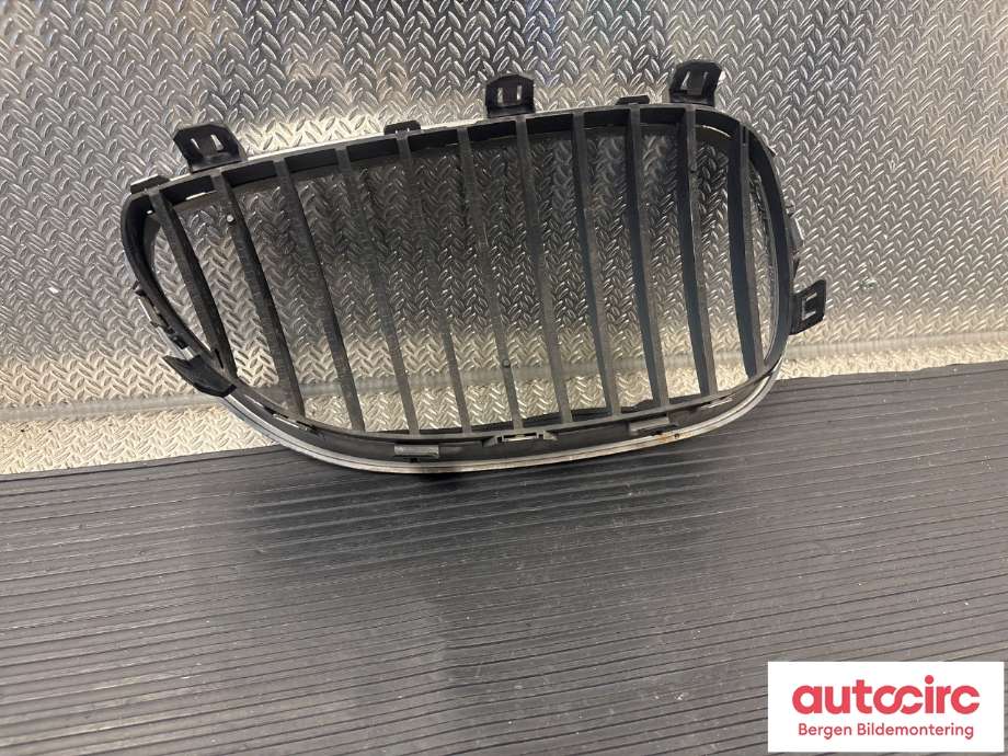Grill venstre til BMW 5-Serie 2003-2010 (E60/E61) (E60/E61) (BMW|51 13 7 027 061|)