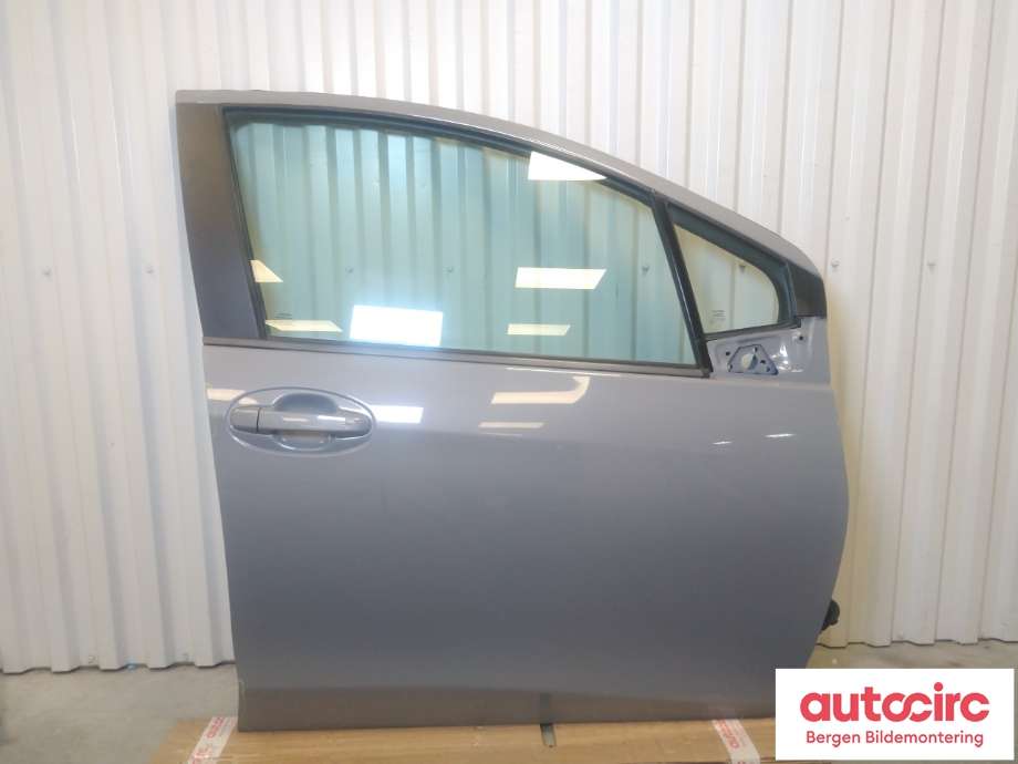 Dør høyre foran til Toyota Yaris 2014-2020 (Type III, Fase 2) (TOYOTA|670010D500|)