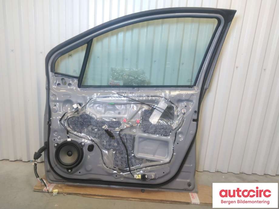 Dør høyre foran til Toyota Yaris 2014-2020 (Type III, Fase 2) (TOYOTA|670010D500|)