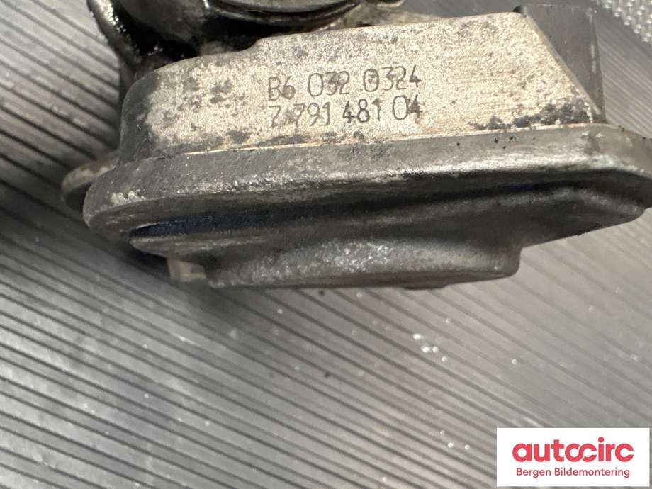 Spjeldhus til BMW 5-Serie 2003-2010 (E60/E61) (E60/E61) (BMW|11 71 7 804 384|)