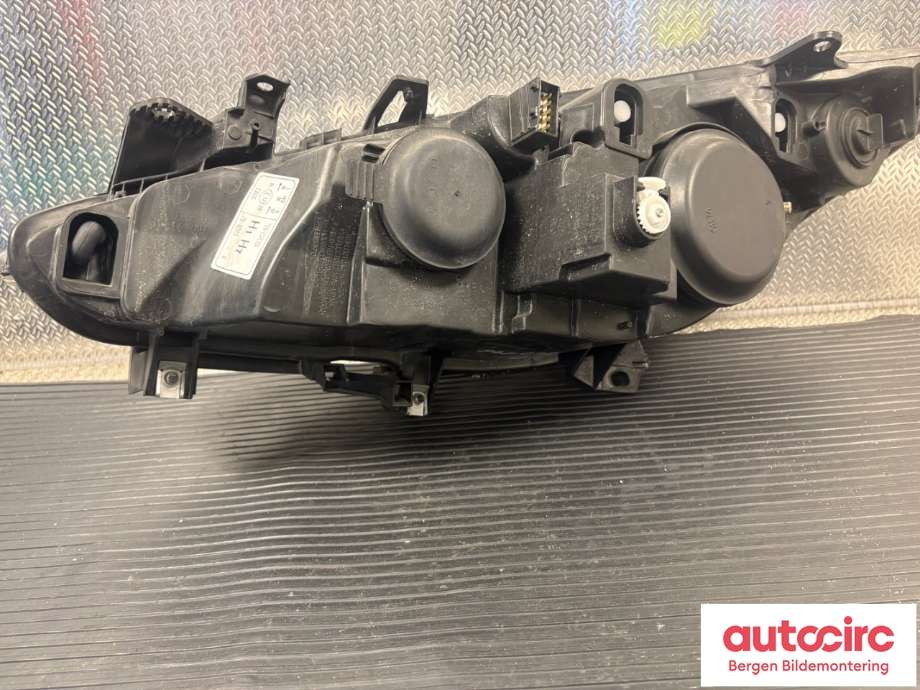 Frontlykt høyre halogen til Peugeot 307 2005-2008 (Fase 2) (PEUGEOT|6206 86|)
