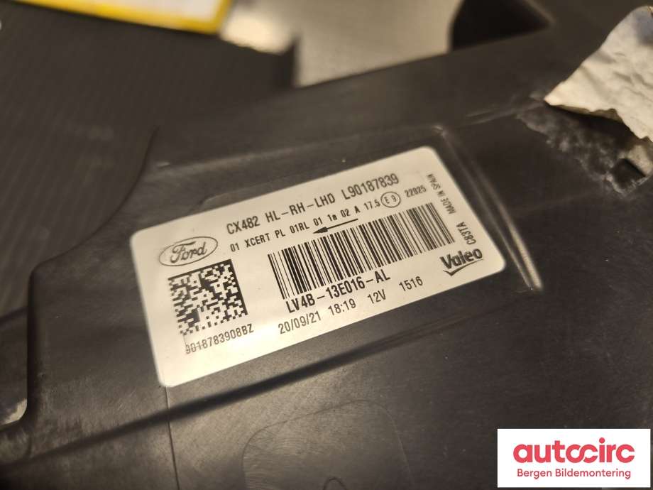 Frontlykt høyre halogen til Ford Kuga 2019-->> (Type III)  (2593754|LV4B-13E016-AN|)