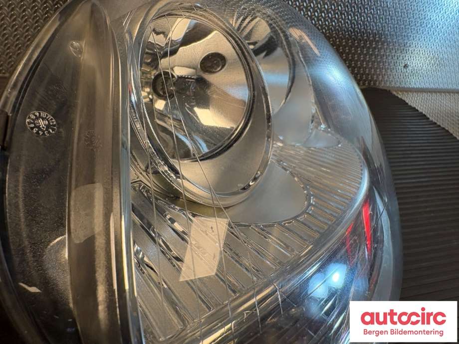 Frontlykt venstre halogen til VW Golf V, Combi 2003-2008  (VOLKSWAGEN|1K6 941 029 P|)