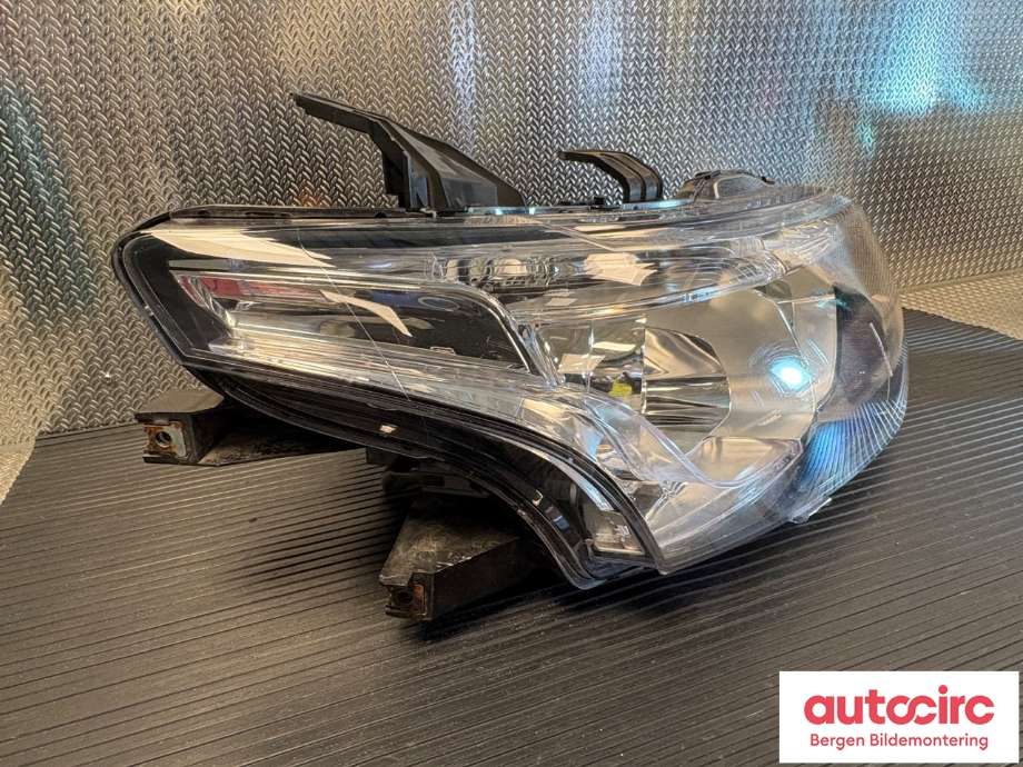 Frontlykt høyre halogen til Mitsubishi Outlander 2012-2015 (Type III, Fase 1)  (MITSUBISHI|8301C204|)