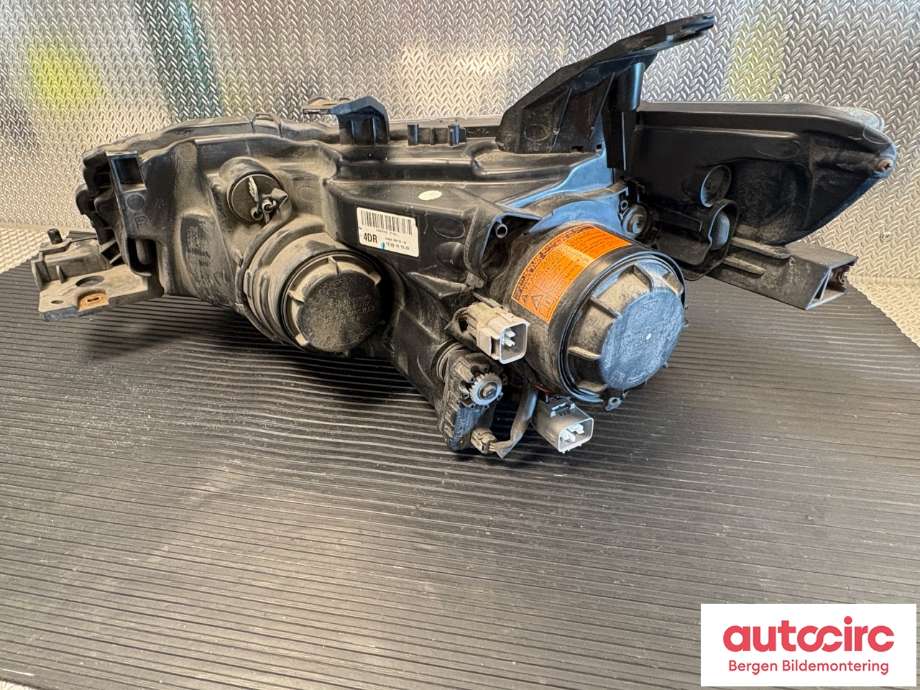 Frontlykt høyre halogen til Mitsubishi Outlander 2012-2015 (Type III, Fase 1)  (MITSUBISHI|8301C204|)