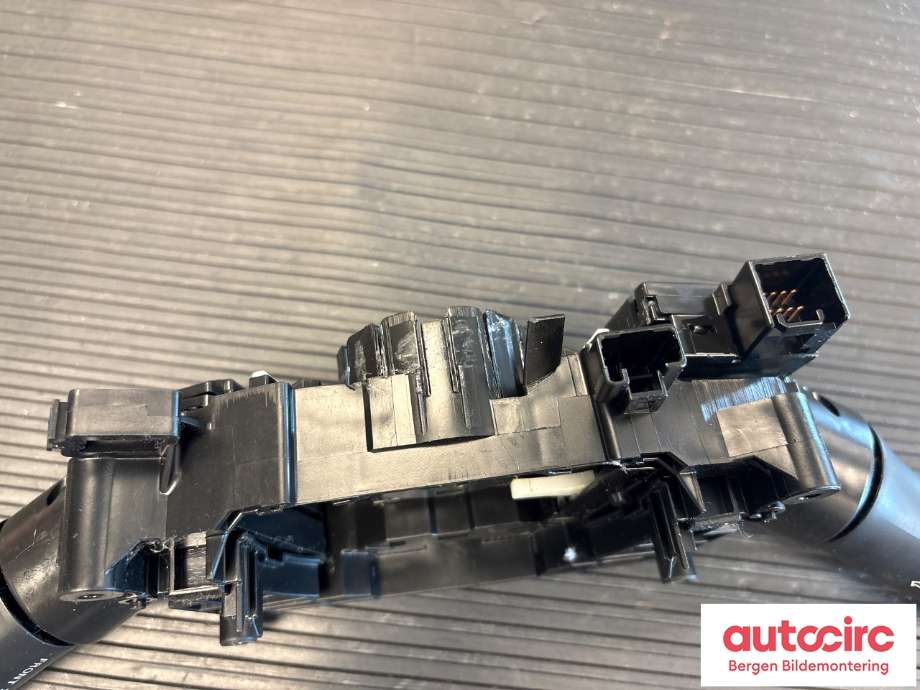 Bryter combi til Mitsubishi Outlander 2012-2015 (Type III, Fase 1)  (MITSUBISHI|8600A405|)