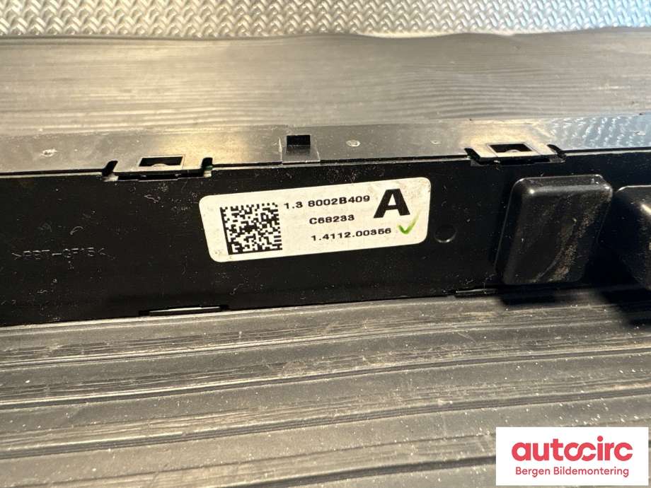 Bryter nødblink til Mitsubishi Outlander 2012-2015 (Type III, Fase 1)  (MITSUBISHI|8002B409|)