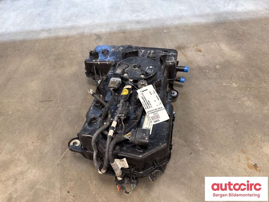 AdBlue tank til VW Transporter / Caravelle 2019-->> (T6.1) (T6.1) (VOLKSWAGEN|7E0 131 877 H|)