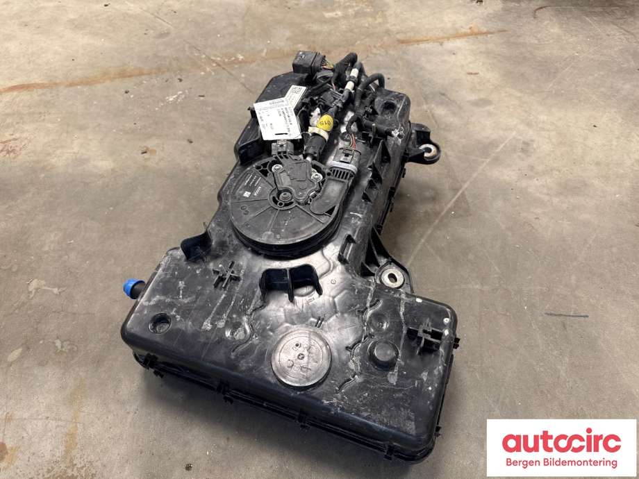 AdBlue tank til VW Transporter / Caravelle 2019-->> (T6.1) (T6.1) (VOLKSWAGEN|7E0 131 877 H|)