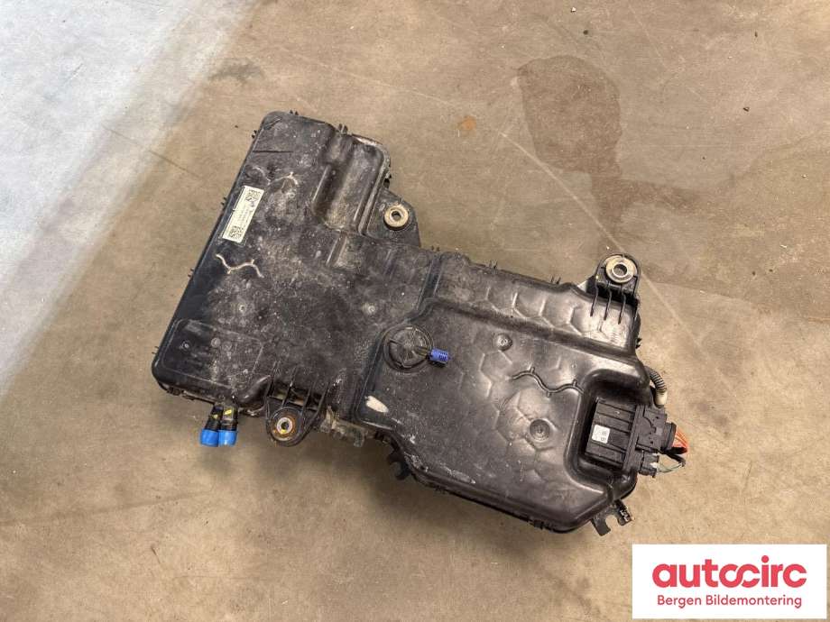 AdBlue tank til VW Transporter / Caravelle 2019-->> (T6.1) (T6.1) (VOLKSWAGEN|7E0 131 877 H|)