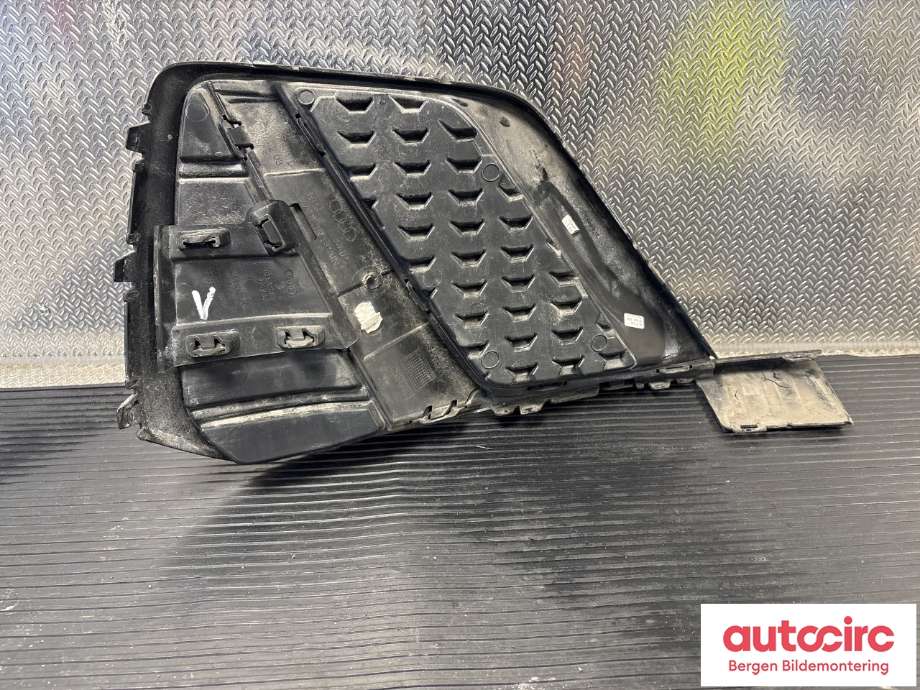 Grill venstre til Audi A1 2018-->> (Type II)  (AUDI|82A 807 679 E|)