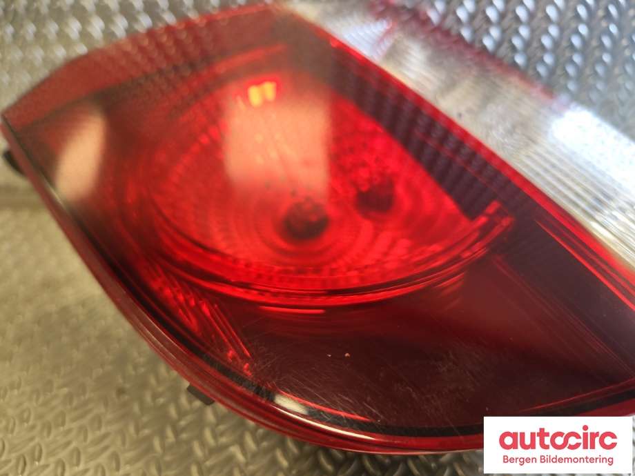 Baklykt høyre indre til VW Golf VI 2008-2012 (VOLKSWAGEN|5K0 945 094 AA|)