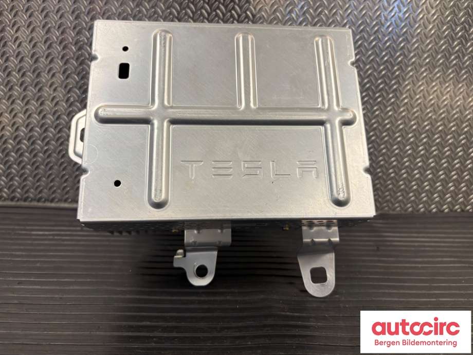 Bilstereo forsterker til Tesla Model Y 2021-2024 (Type I) (TESLA|1507152-01-B|)