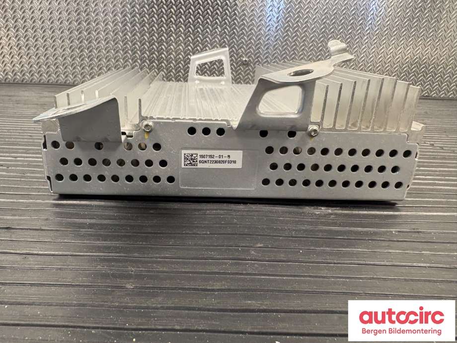 Bilstereo forsterker til Tesla Model Y 2021-2024 (Type I) (TESLA|1507152-01-B|)