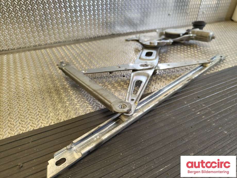 Ruteheis høyre til Toyota RAV4 2013-2015 (Type IV, Fase 1) (TOYOTA|6980130280|8571035180|)