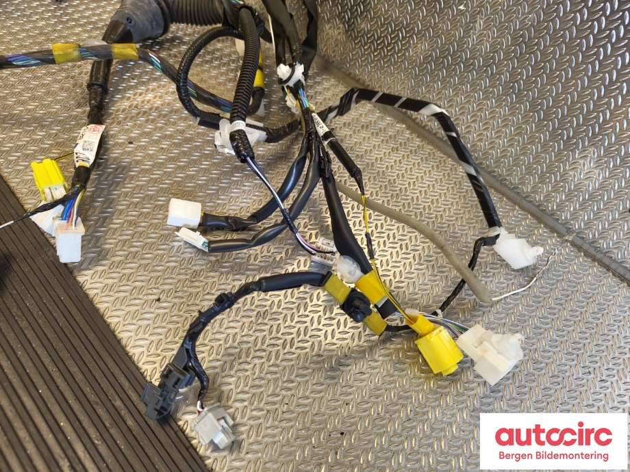 Ledningsnett til Toyota RAV4 2013-2015 (Type IV, Fase 1) (TOYOTA|8215142C70|)
