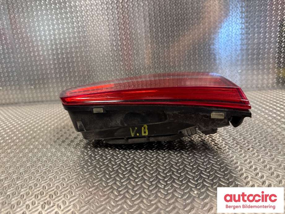 Baklykt venstre indre til VW Passat 2015-2019 (Fase 1) (B8) (B8) (VOLKSWAGEN|3G9 945 307 D|)
