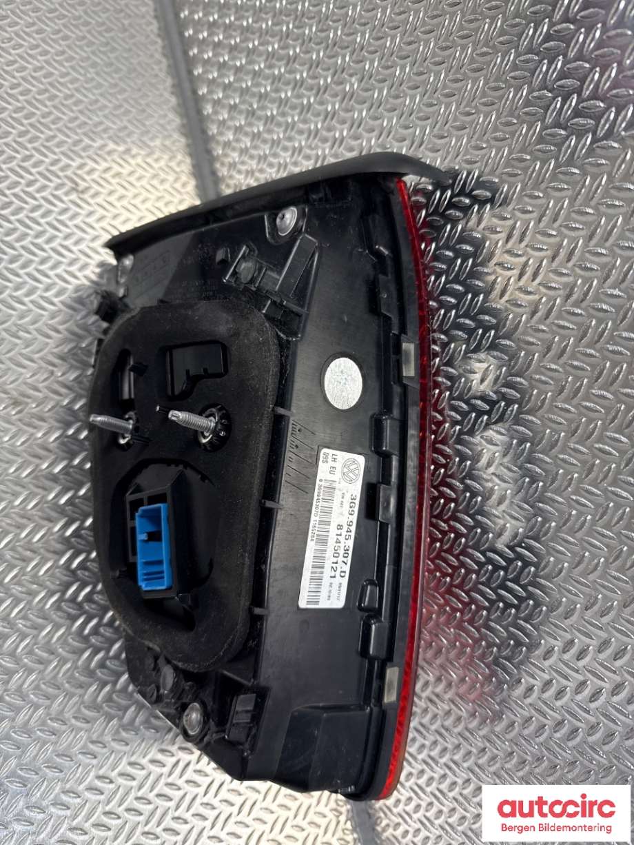 Baklykt venstre indre til VW Passat 2015-2019 (Fase 1) (B8) (B8) (VOLKSWAGEN|3G9 945 307 D|)