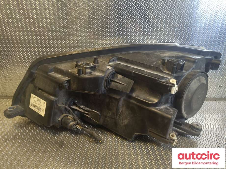 Frontlykt høyre halogen til VW Caddy 2010-2015 (Type III, Fase 2)  (2K5 941 006 B|)