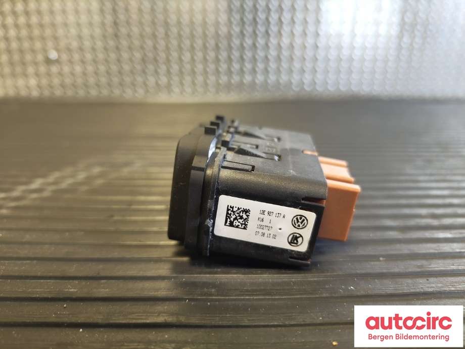 Bryter rutevarme til VW E-Up 2013-2019  (VOLKSWAGEN|12E 927 137 A|)