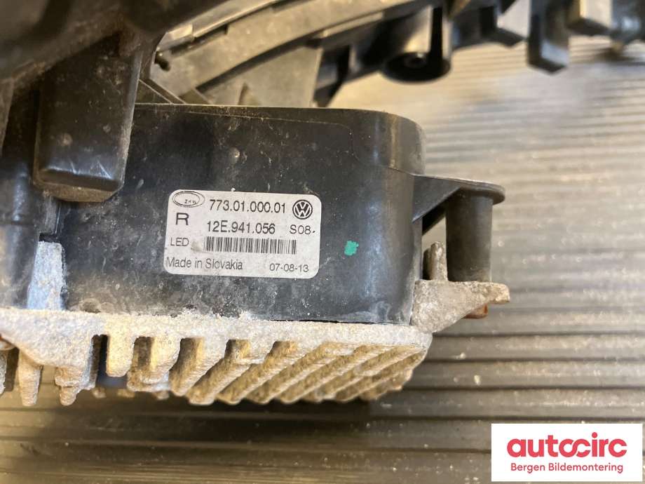 Tåkelykt høyre foran til VW E-Up 2013-2019  (VOLKSWAGEN|12E 941 056 B|)