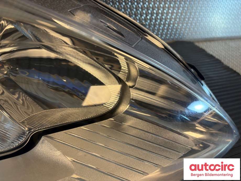 Frontlykt høyre halogen til Ford Mondeo 2007-2010 (Type IV, Fase 1)  (FORD|7S71-13W029-EF|1893202|)