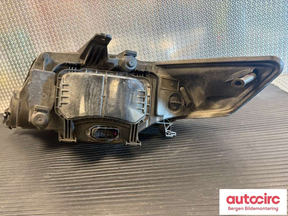 Frontlykt høyre halogen til Ford Mondeo 2007-2010 (Type IV, Fase 1)  (FORD|7S71-13W029-EF|1893202|)