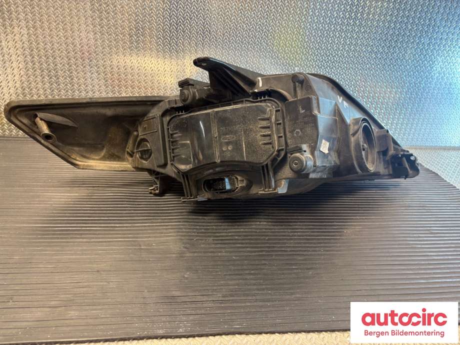 Frontlykt venstre halogen til Ford Mondeo 2007-2010 (Type IV, Fase 1) (FORD|7S71-13W030-EF|1893203|)
