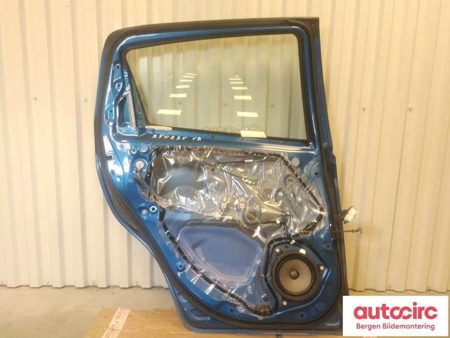 Dør venstre bak til Toyota Yaris 2012-2014 (Type III, Fase 1)  (TOYOTA|670040D210|)