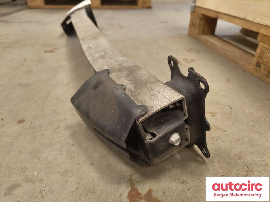 Støtfangerforsterkning foran til Subaru Legacy 2003-2007 (Type IV, Fase 1)  (SUBARU|57712AG000|)