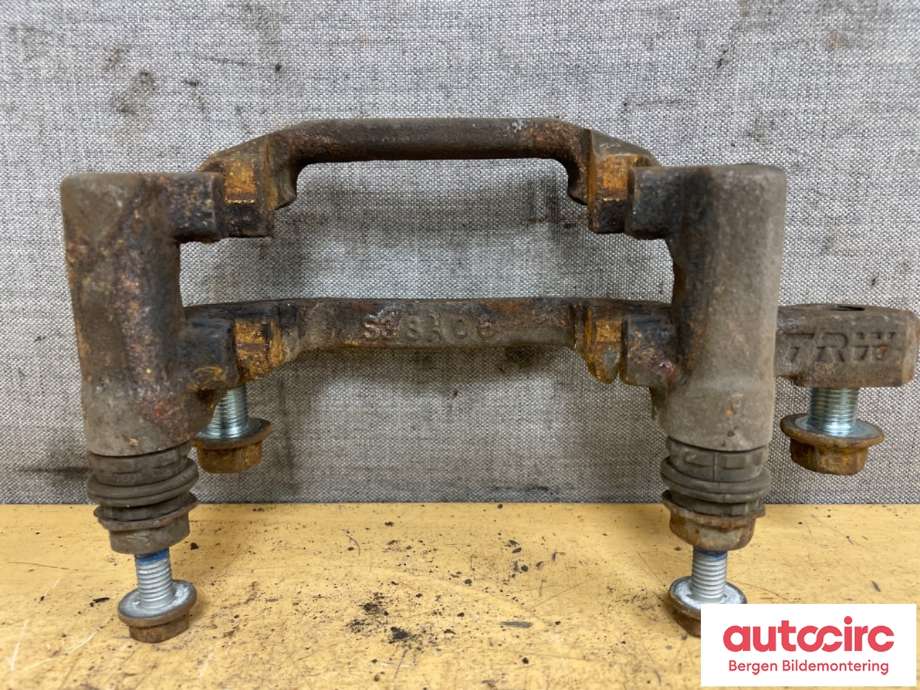 Bremsecaliper brakett til Nissan Leaf 2018-->> (Type II)  (NISSAN|440114CA0A|440114CA2A|)