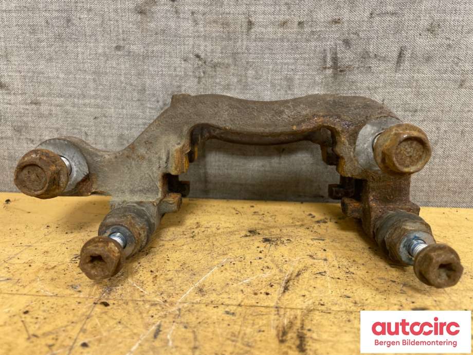 Bremsecaliper brakett til Nissan Leaf 2018-->> (Type II)  (NISSAN|440114CA0A|440114CA2A|)