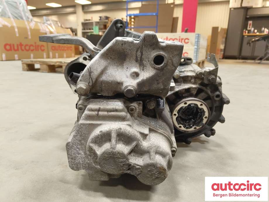Girkasse manuell 6-trinn til VW Touran 2010-2015 (Type I, Fase 3) (VOLKSWAGEN|02S 300 047 A|)