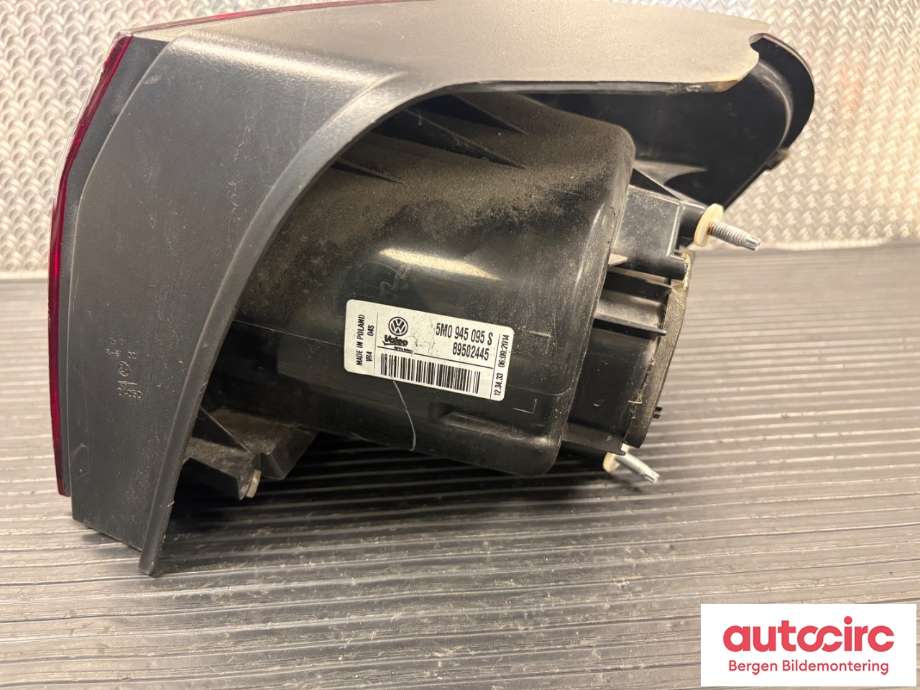 Baklykt venstre til VW Golf, Plus/Cross 2009-2013 (Fase 2)  (VOLKSWAGEN|5M0 945 095 S|)