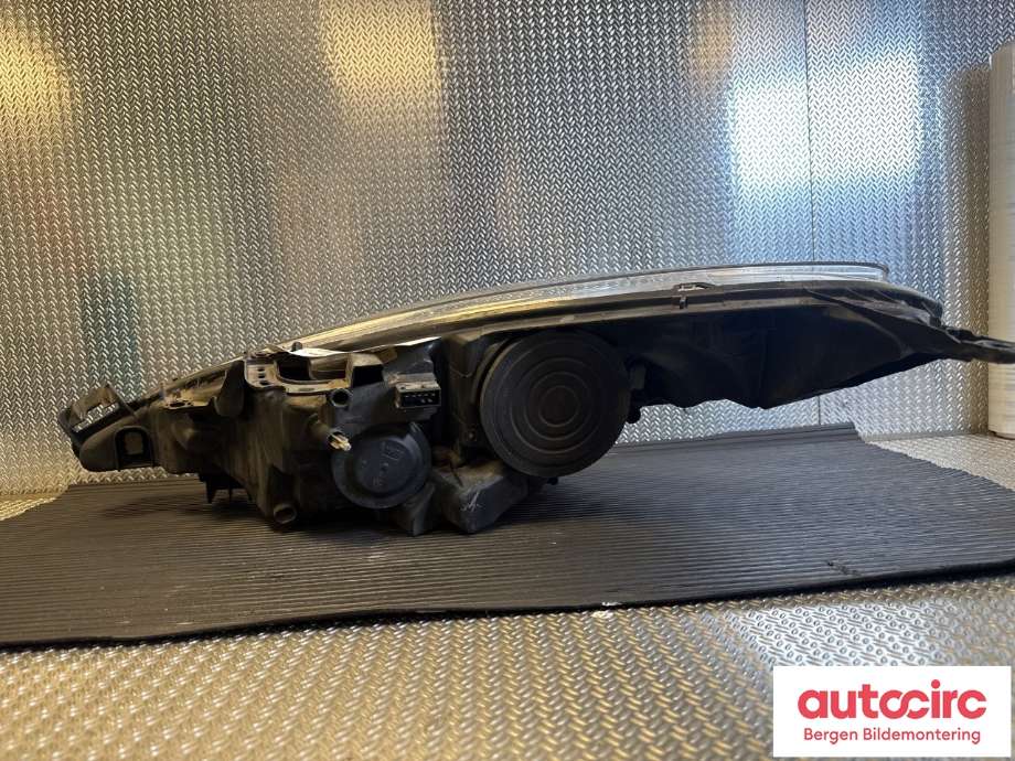 Frontlykt høyre halogen til Peugeot 207 2006-2012  (PEUGEOT|6206 95|)